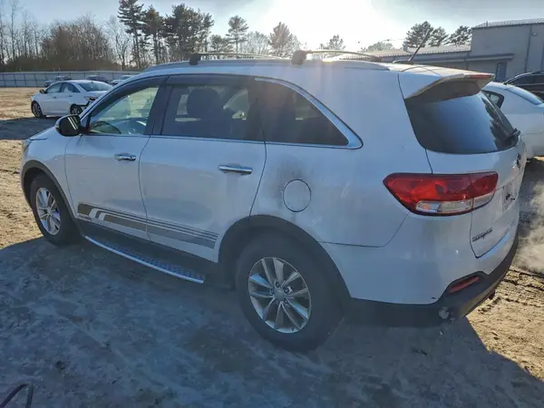 5XYPGDA52GG132001 2016 KIA SORENTO - Image 2