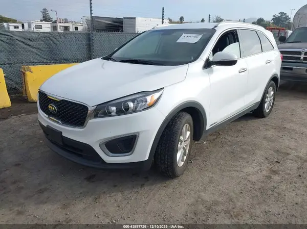 5XYPGDA52GG138834 2016 KIA SORENTO - Image 2