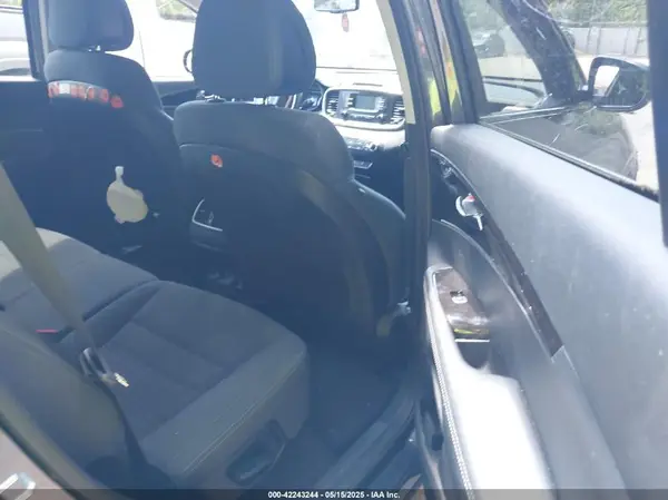 5XYPGDA52GG139742 2016 KIA SORENTO - Image 8
