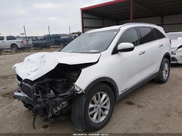 5XYPGDA52GG159327 2016 KIA SORENTO - Image 2