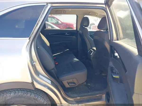 5XYPGDA52GG159537 2016 KIA SORENTO - Image 8