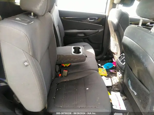 5XYPGDA52GG174152 2016 KIA SORENTO - Image 8