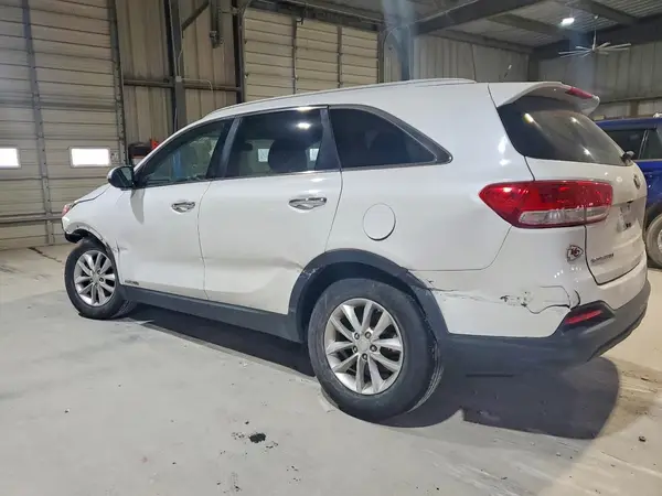5XYPGDA52GG175978 2016 KIA SORENTO - Image 2