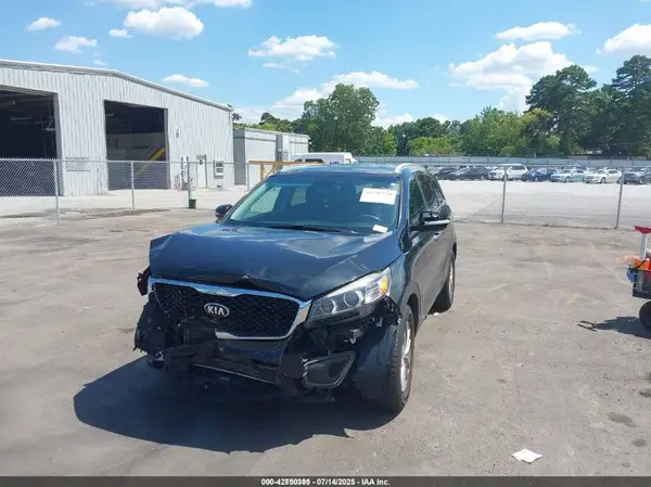 5XYPGDA52GG179111 2016 KIA SORENTO - Image 2