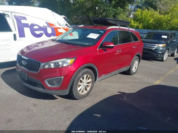 5XYPGDA52HG07393 2017 KIA SORENTO - Image 2