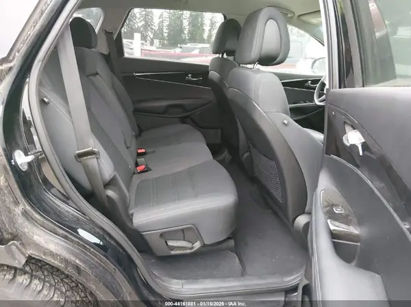 5XYPGDA52HG189560 2017 KIA SORENTO - Image 8