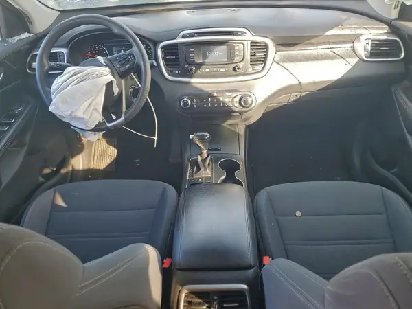 5XYPGDA52HG193902 2017 KIA SORENTO - Image 8