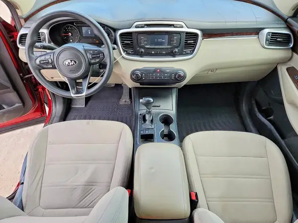 5XYPGDA52HG198405 2017 KIA SORENTO - Image 8