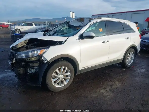 5XYPGDA52HG208351 2017 KIA SORENTO - Image 2
