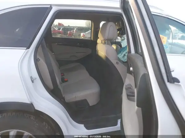 5XYPGDA52HG208351 2017 KIA SORENTO - Image 8