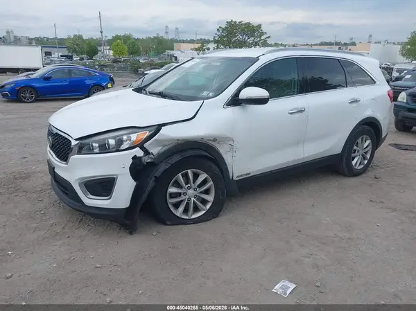 5XYPGDA52HG215588 2017 KIA SORENTO - Image 2