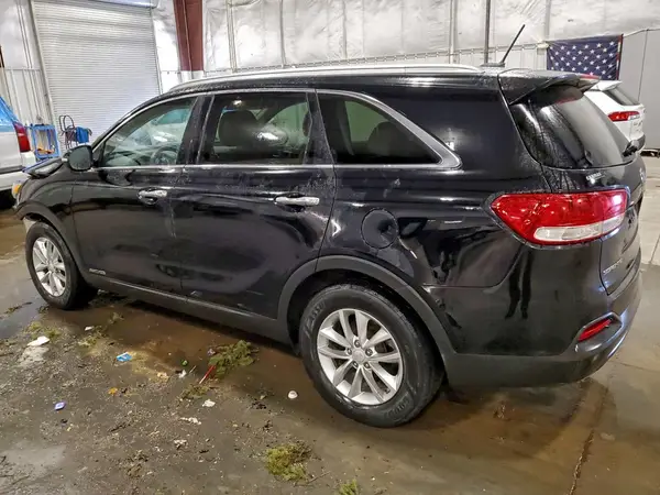 5XYPGDA52HG217874 2017 KIA SORENTO - Image 2