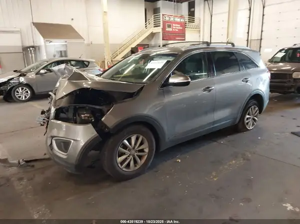 5XYPGDA52HG219723 2017 KIA SORENTO - Image 2