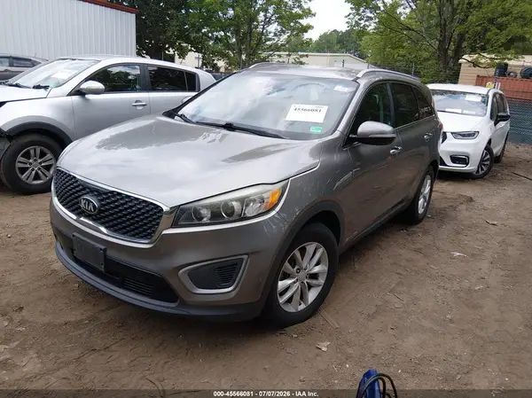 5XYPGDA52HG227384 2017 KIA SORENTO - Image 2