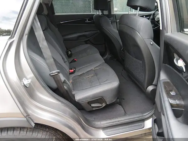 5XYPGDA52HG227384 2017 KIA SORENTO - Image 8