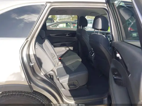 5XYPGDA52HG228129 2017 KIA SORENTO - Image 8