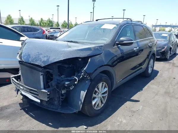 5XYPGDA52HG233427 2017 KIA SORENTO - Image 2
