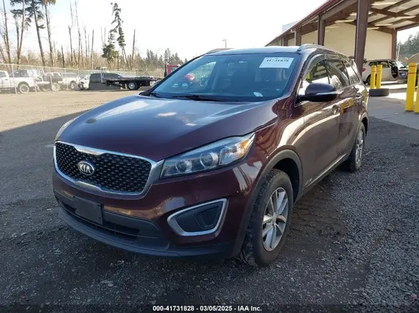 5XYPGDA52HG281512 2017 KIA SORENTO - Image 2