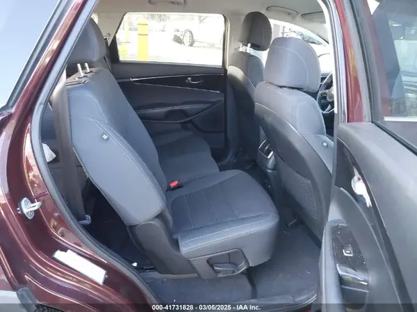 5XYPGDA52HG281512 2017 KIA SORENTO - Image 8