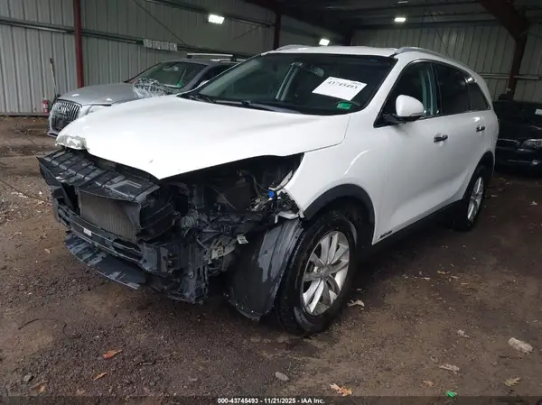 5XYPGDA52HG287536 2017 KIA SORENTO - Image 2