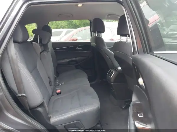 5XYPGDA52HG291151 2017 KIA SORENTO - Image 8