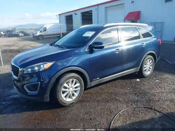 5XYPGDA52HG308580 2017 KIA SORENTO - Image 2