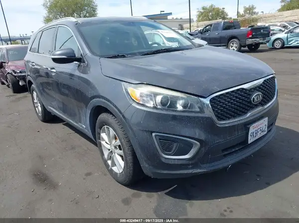 5XYPGDA52HG315612 2017 KIA SORENTO - Image 1