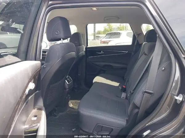 5XYPGDA52HG315612 2017 KIA SORENTO - Image 8