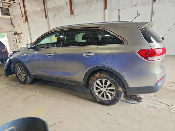 5XYPGDA52HG320650 2017 KIA SORENTO - Image 2