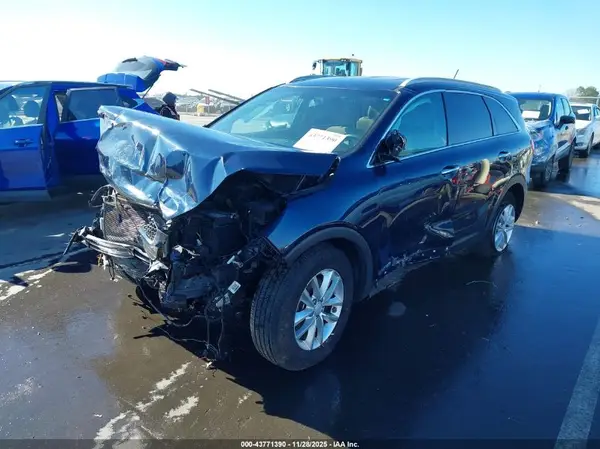 5XYPGDA52HG322124 2017 KIA SORENTO - Image 2