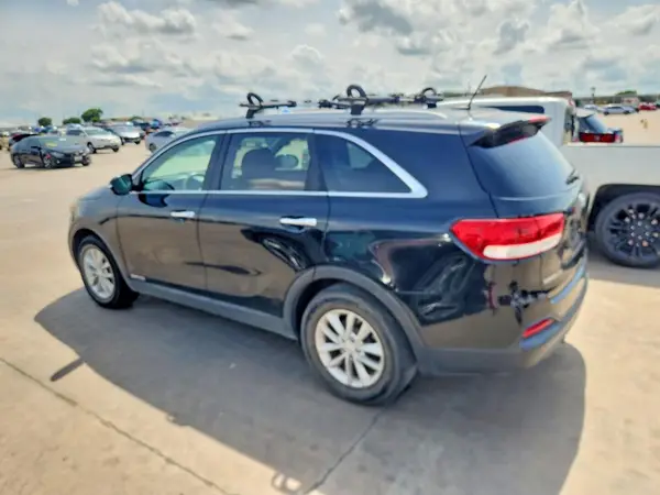 5XYPGDA52HG325945 2017 KIA SORENTO - Image 2