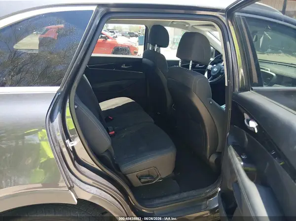 5XYPGDA52HG331342 2017 KIA SORENTO - Image 8
