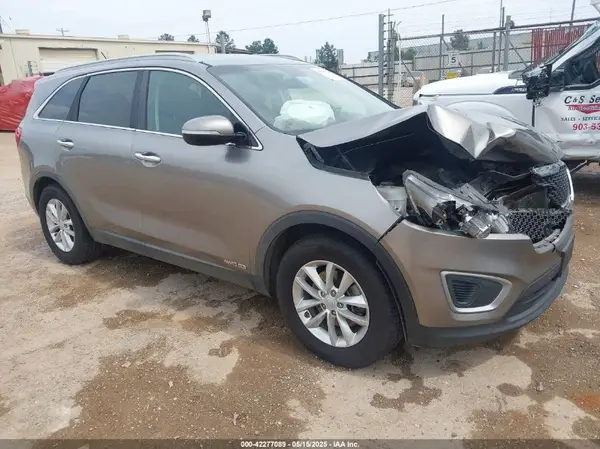 5XYPGDA52HG333155 2017 KIA SORENTO - Image 1