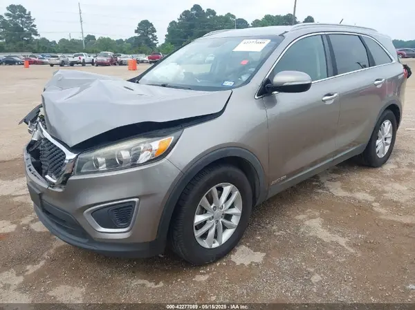 5XYPGDA52HG333155 2017 KIA SORENTO - Image 2
