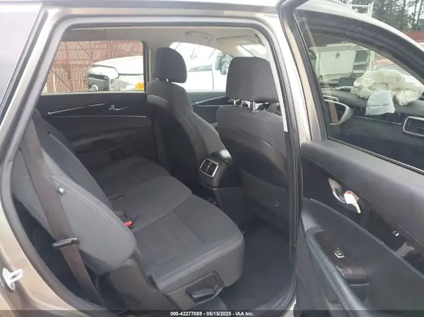 5XYPGDA52HG333155 2017 KIA SORENTO - Image 8