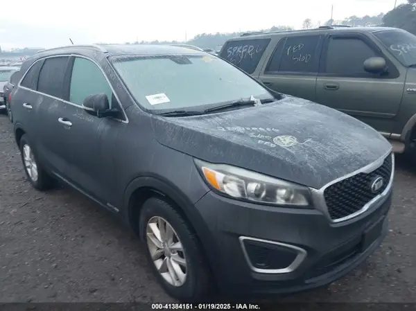 5XYPGDA52HG335617 2017 KIA SORENTO - Image 1