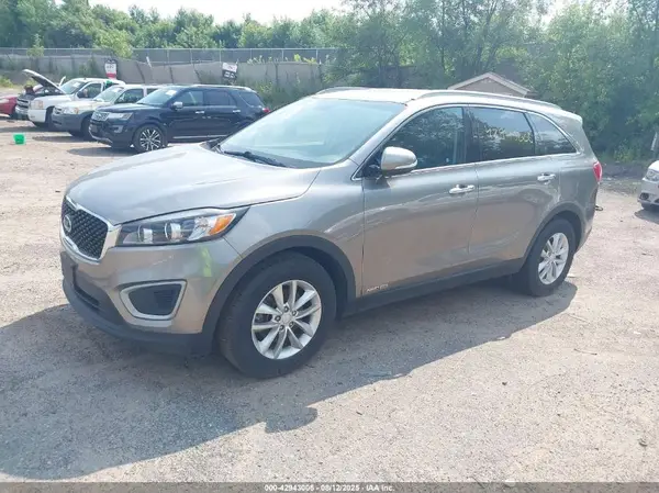 5XYPGDA52HG336427 2017 KIA SORENTO - Image 2