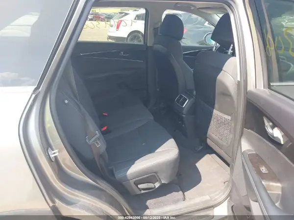 5XYPGDA52HG336427 2017 KIA SORENTO - Image 8