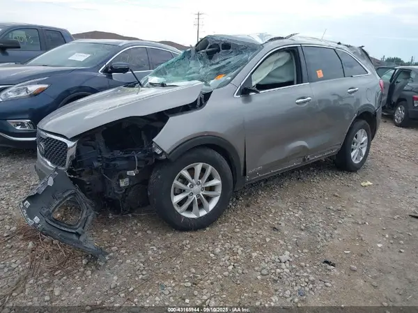 5XYPGDA52JG341004 2018 KIA SORENTO - Image 2