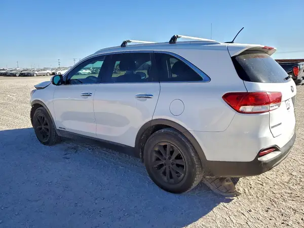 5XYPGDA52JG352813 2018 KIA SORENTO - Image 2