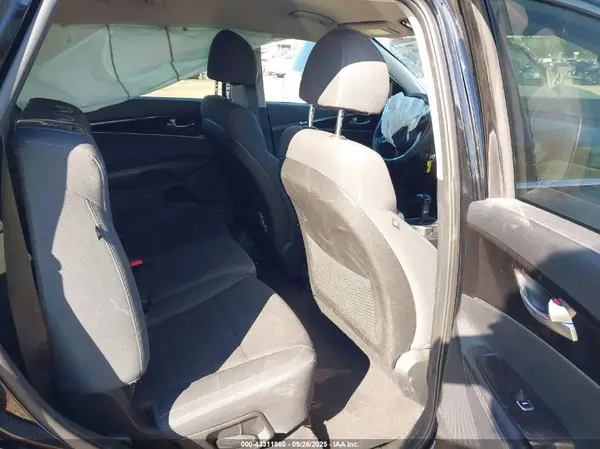 5XYPGDA52JG352956 2018 KIA SORENTO - Image 8