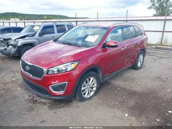 5XYPGDA52JG365741 2018 KIA SORENTO - Image 2