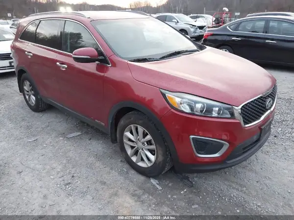 5XYPGDA52JG365755 2018 KIA SORENTO - Image 1