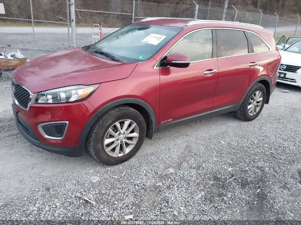 5XYPGDA52JG365755 2018 KIA SORENTO - Image 2