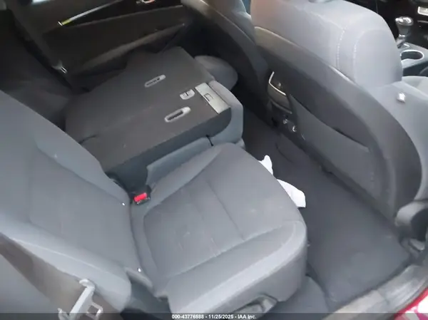 5XYPGDA52JG365755 2018 KIA SORENTO - Image 8