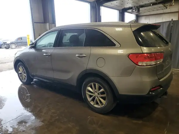 5XYPGDA52JG368235 2018 KIA SORENTO - Image 2