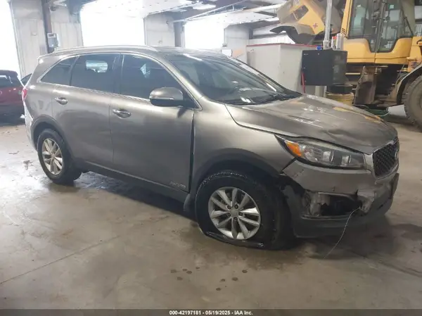 5XYPGDA52JG371894 2018 KIA SORENTO - Image 1