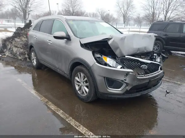 5XYPGDA52JG374195 2018 KIA SORENTO - Image 1