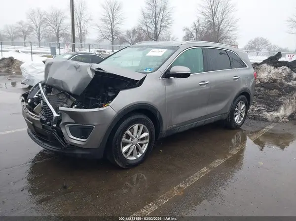 5XYPGDA52JG374195 2018 KIA SORENTO - Image 2
