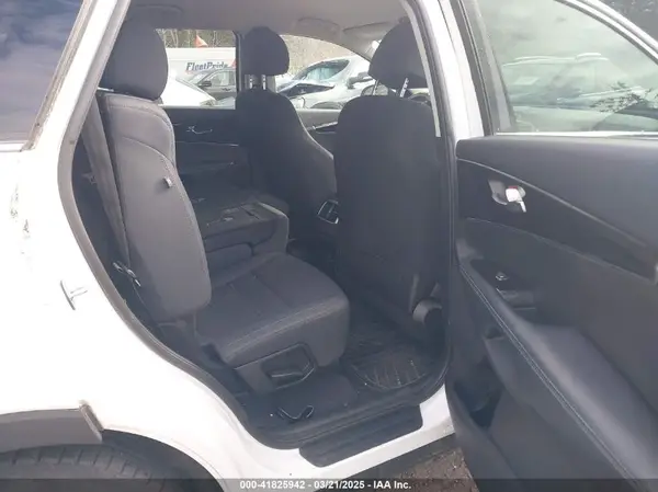 5XYPGDA52JG374276 2018 KIA SORENTO - Image 8